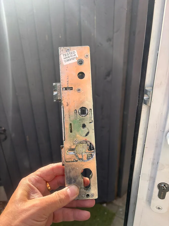 Lock fitting